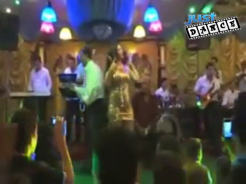 اجمد راقصة صاروخ فى فرح شعبى ورقص اخر هيجان - J...