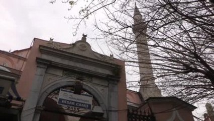 Elektrik Kesintisi - Ezanı Minareden Çıplak Sesle Okudu