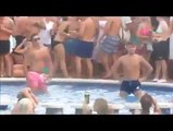 Cristiano Ronaldo dancing in the basin in Ibiza - Cristiano Ronaldo Tanz