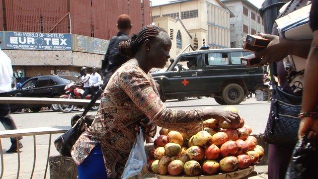 Ebola : la Sierra Léone revit, après trois jours de confinement