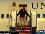 President Obama slips as he gets off Air Force One