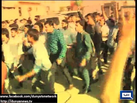 Dunya News - Imran Ismail's vehicle attacked as clash of PTI, MQM workers turns violent