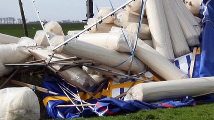 Storm: vrachtwagen van de weg gewaaid bij Grijpskerk - RTV Noord