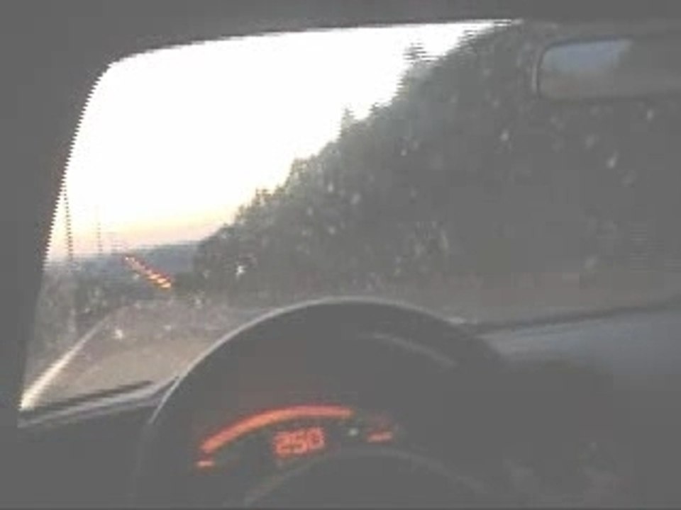 HONDA S2000 en pleine vitesse