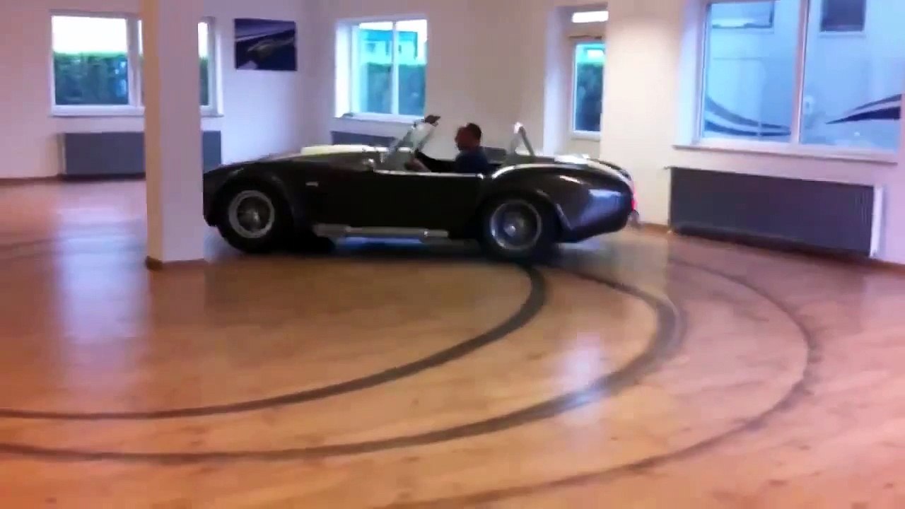 Indoor burnout - Shelby