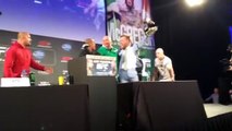 UFC 189 - MacGregor rouba cinturão de José Aldo
