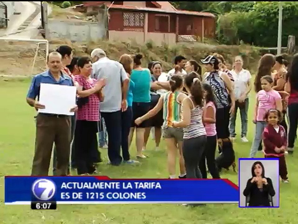 Vecinos de San Juan de Desamparados exigen rebaja en tarifas de autobús