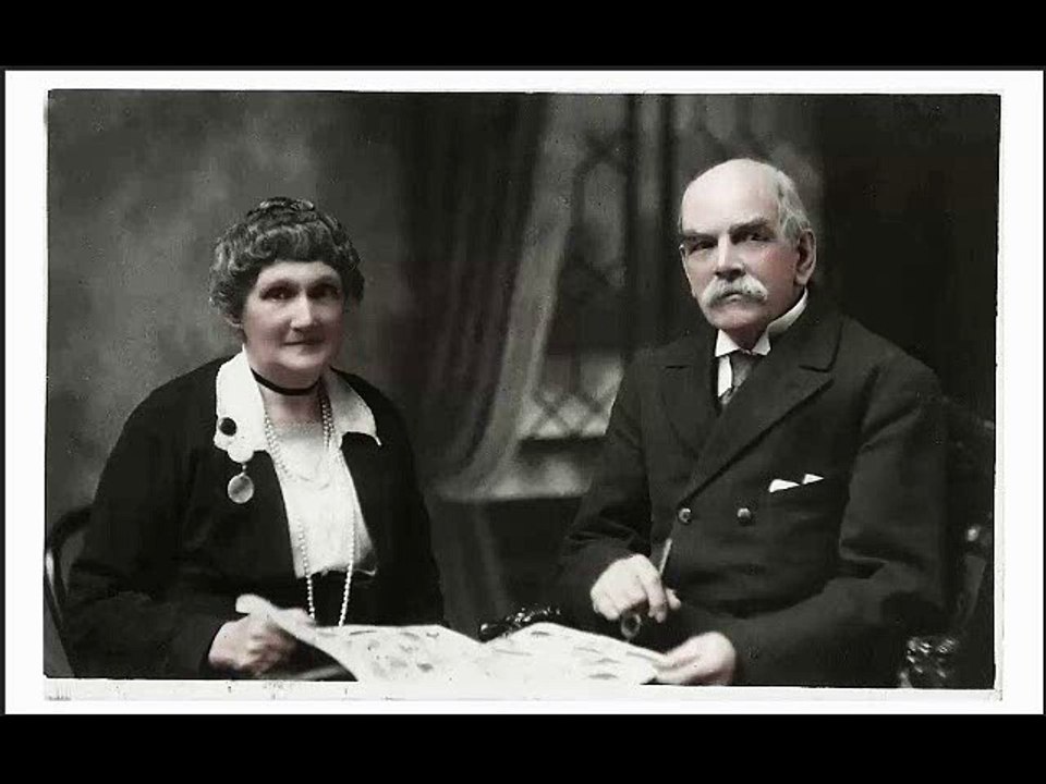 Colorisation of a photograph of a couple