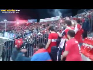 Türk Bayrağını Görünce Çıldıran Ermeni Taraftarlar