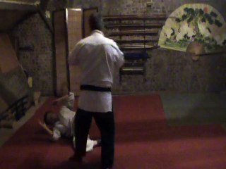 Sol contre debout : tobi yoko geri shudan