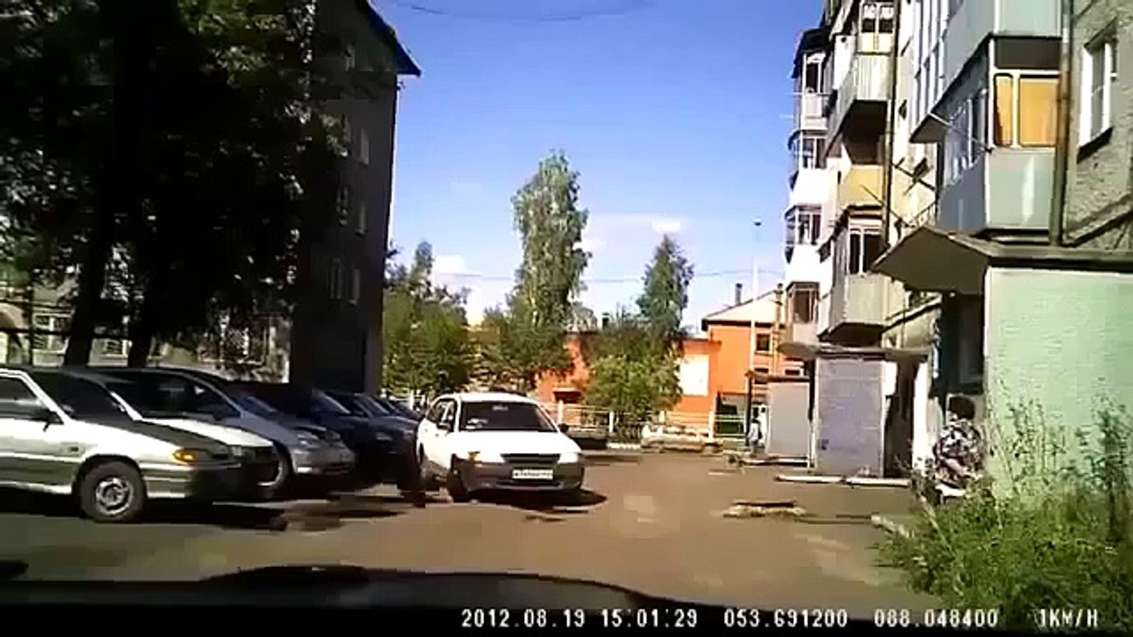 Women driving troll - hahahahahahaha