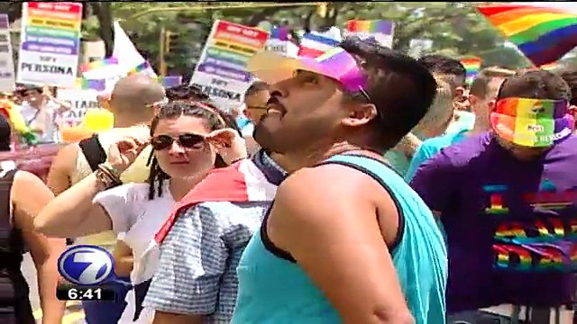 Marcha de la Diversidad se llenó de la bandera tricolor, para apoyar los sueños ticos