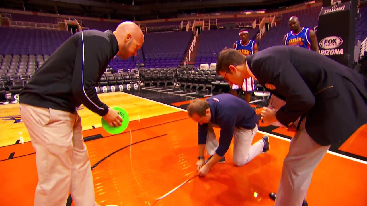 World Record Backwards Basketball Shot!   Harlem Globetrotters