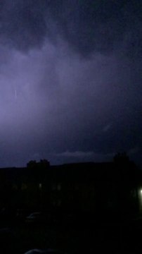 Un éclair magique filmé en slow motion avec un iPhone pendant un orage