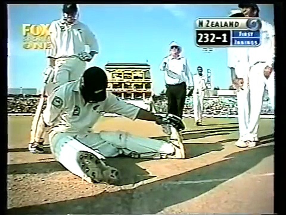 THIS is the funniest cricket video of all time, Indian team cant control laughter, hilarious!