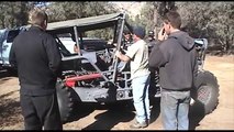 Ce véhicule 4x4 arrive à rouler n'importe où