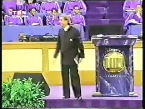 Benny Hinn in Atlanta, GA (заекващи устни)