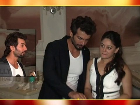 Ek Paheli Leela Actor Jay Bhanushali Kisses Wife Mahii Vij Her Birthday 2015