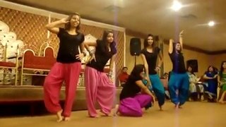 ---mahndi dance new 2012 faisalabad pakistan.FLV - YouTube