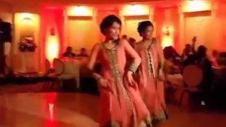 Maria Shaadi Dance Pakistani wedding mehndi 2013 - YouTube