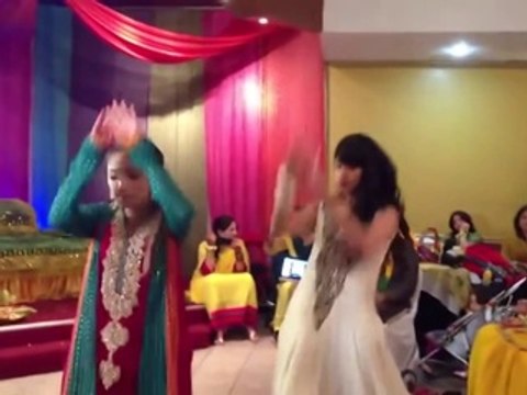 Marias Mehendi Dance New hot Pakistani desi shaadi 2013 2014 - YouTube