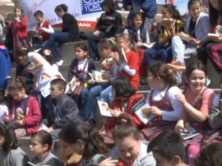Misak-ı Milli Meydanında “Kitap Okuyorum”