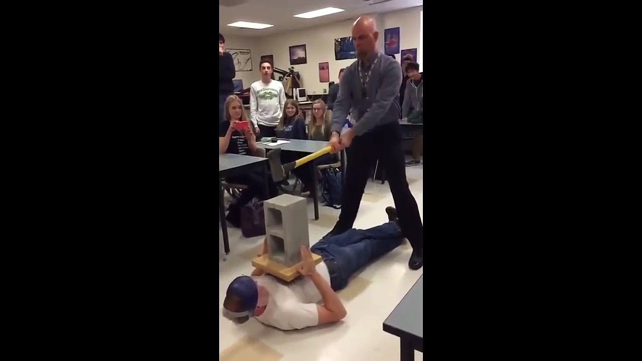 Ne faites jamais confiance à votre prof de techno !