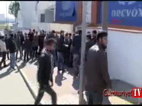 Adli Tıp Kurumu önünde yine yaka paça gözaltı