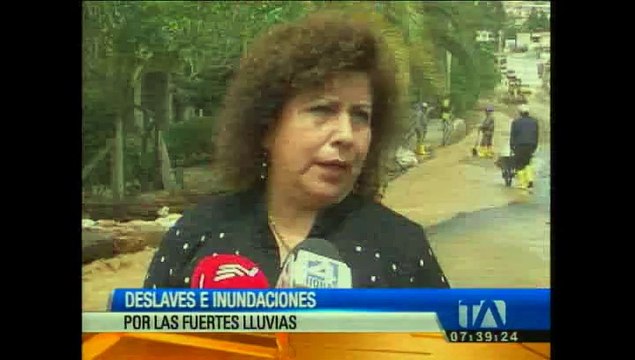 Fuertes lluvias provocan deslaves e inundaciones en Loja