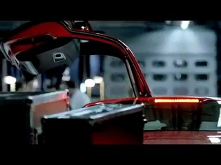 Mercedes SLS fait un Looping dans un Tunnel