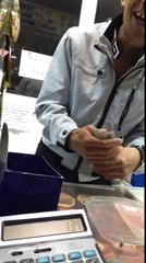 Дайте че нибудь попить