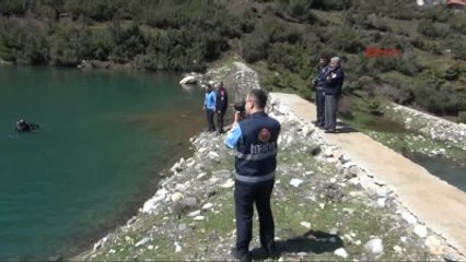 Denizli Çalıntı İhbarıyla Aranan Otomobil Gölette Bulundu