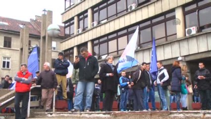 Şeşely, Yüksek Mahkeme Önünde Hırvatistan Bayrağı Yaktı