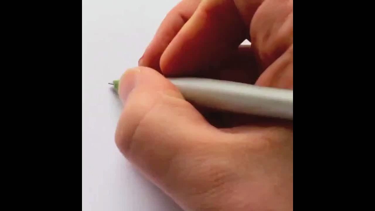 Sebastian Lester dessine les logos les plus célèbres du monde à la main