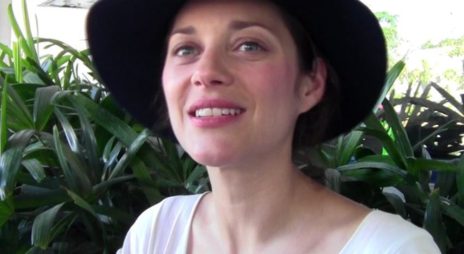 Joyeux anniversaire de la part de Marion Cotillard et Mélanie Laurent