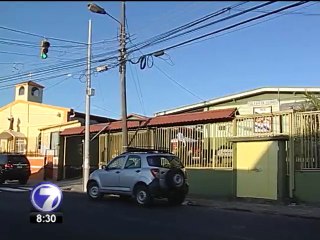 Sergio Mena fue el primer candidato presidencial en emitir el voto