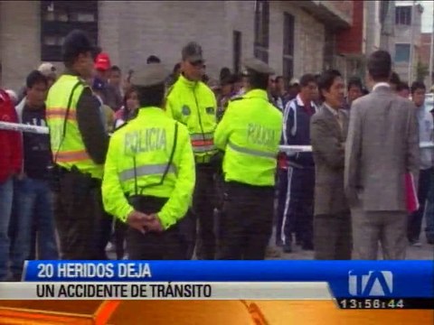 Accidente de tránsito deja como saldo 20 heridos