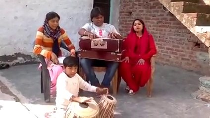 Aj Peeni Ay Akhaan Vich Akhaan Pa K.. Nooran Sisters
