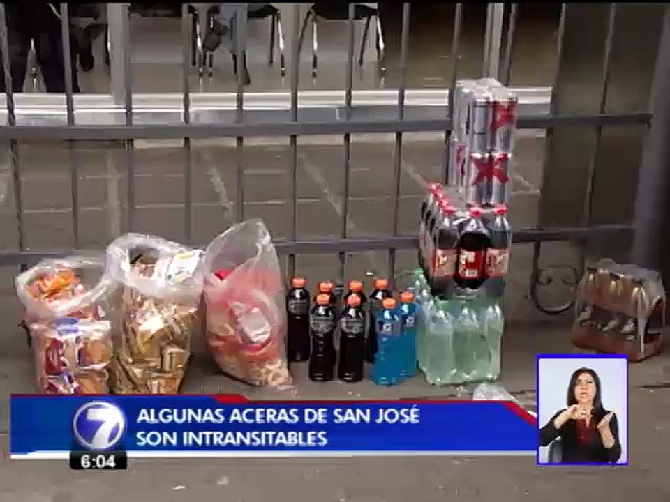 Algunas aceras de San José son intransitables