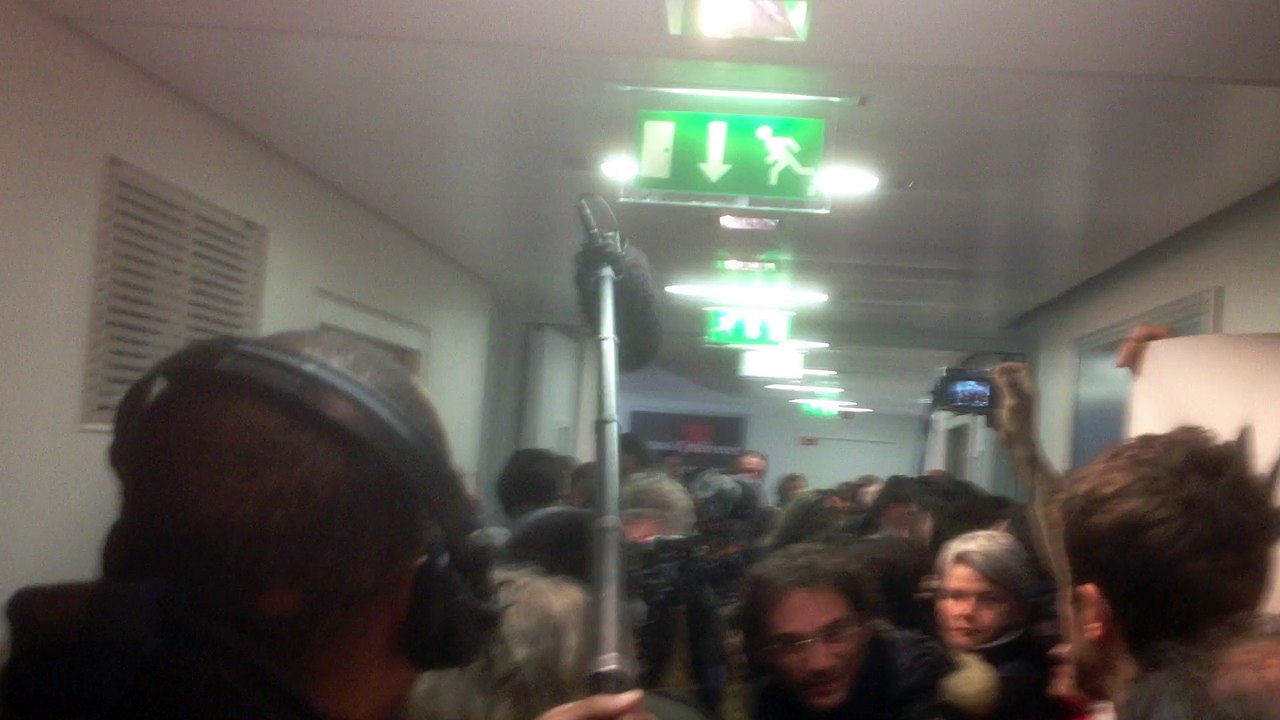 RADIO FRANCE en Grève - Manif à la Présidence 4/7 : "La Presse" !