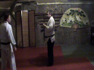 (shudan) tobikonde (1ère forme) yoko geri (kakato)