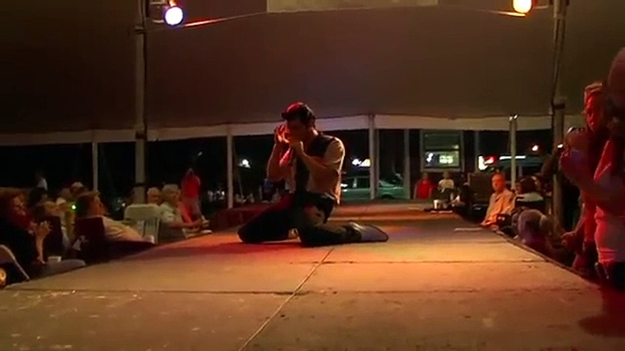 Jamie MacDonald sings  LAWDY MISS CLAWDY  at Elvis Week 2008 (video)