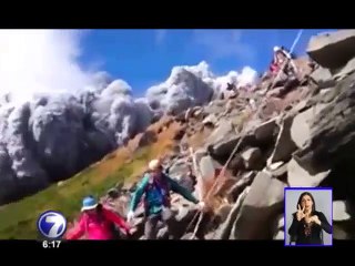 Video: Turista graba personas huyendo de erupción en volcán japonés