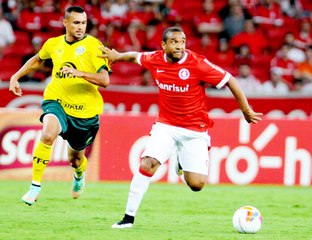 Internacional vence Ypiranga e assume liderança do Gaúcho