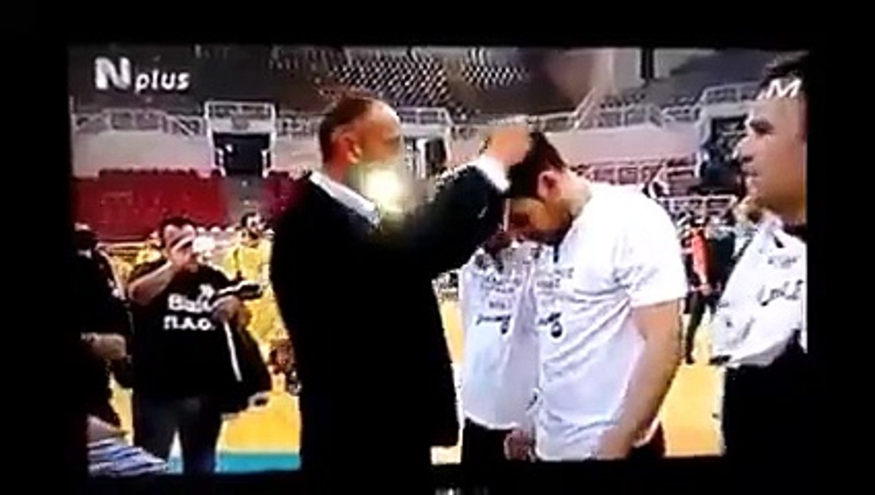 Απονομή σε οπαδό του ΠΑΟΚ
