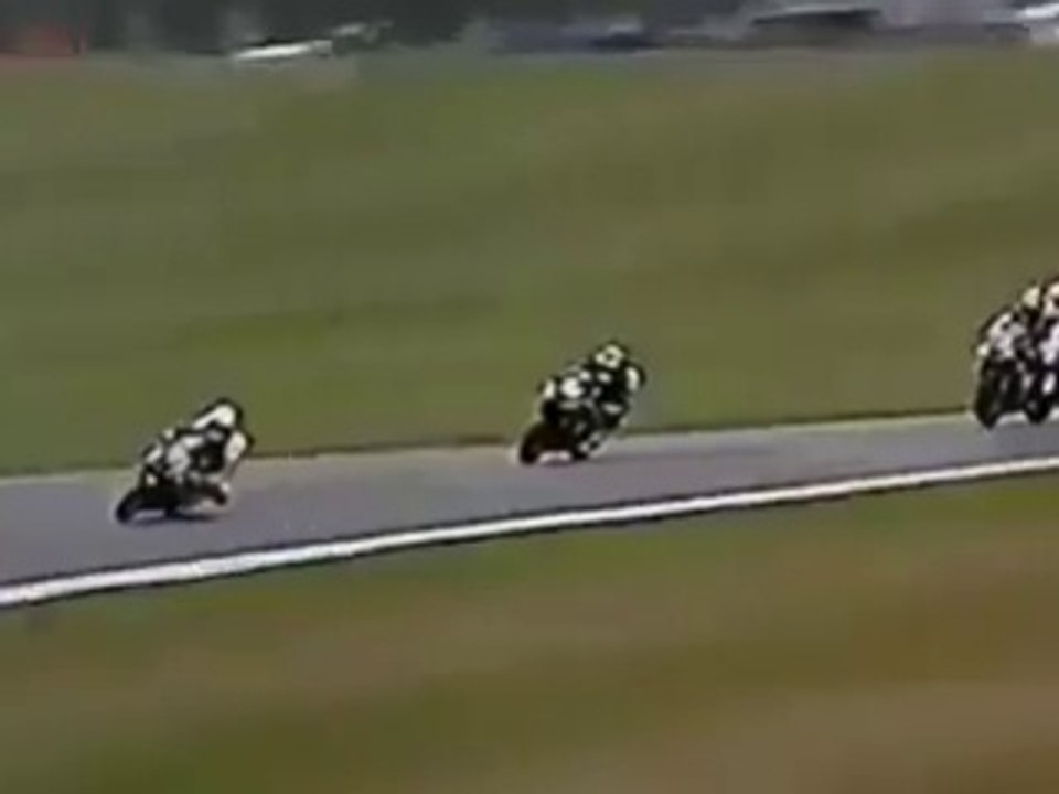 Une moto coupée en 2