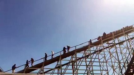 Le manège Cyclone de Coney Island tombe en panne le jour de son ouverture