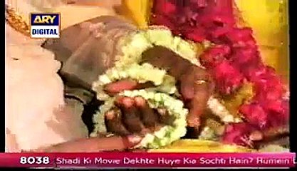 Nida Yasir Shows Her Wedding Videos And Dress On Her Live Show