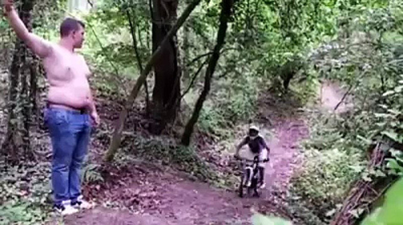 VTT : il utilise le ventre de son pote comme un module