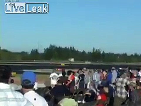 airplane landing on world's shortest runway